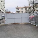 Appart La Jol\'Curie Nantes